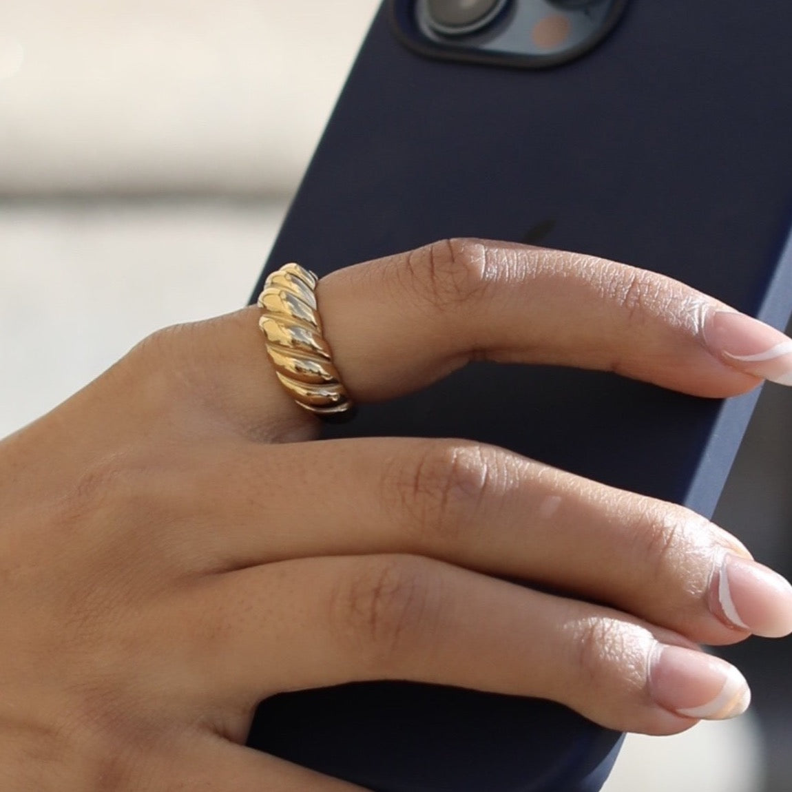Crossiant Ring
